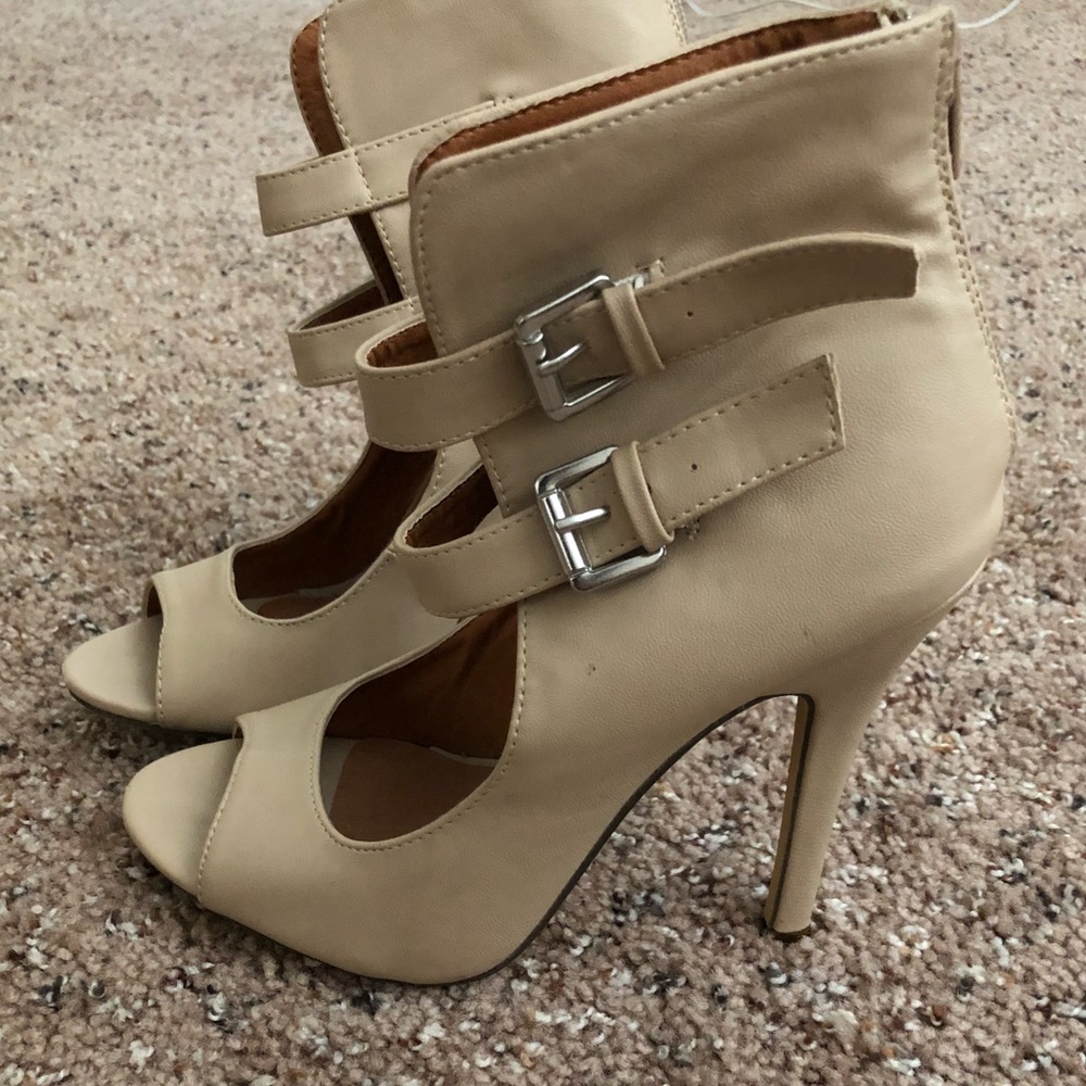 Cute size 7 heels!